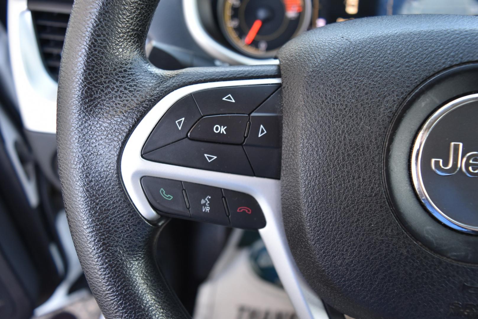 2016 White /Black Jeep Cherokee Sport (1C4PJMAB3GW) with an 2.4L 4 Cyl Multi-Air engine, 9-Speed Automatic transmission, located at 1600 E Hwy 44, Rapid City, SD, 57703, (605) 716-7878, 44.070232, -103.171410 - Photo#15